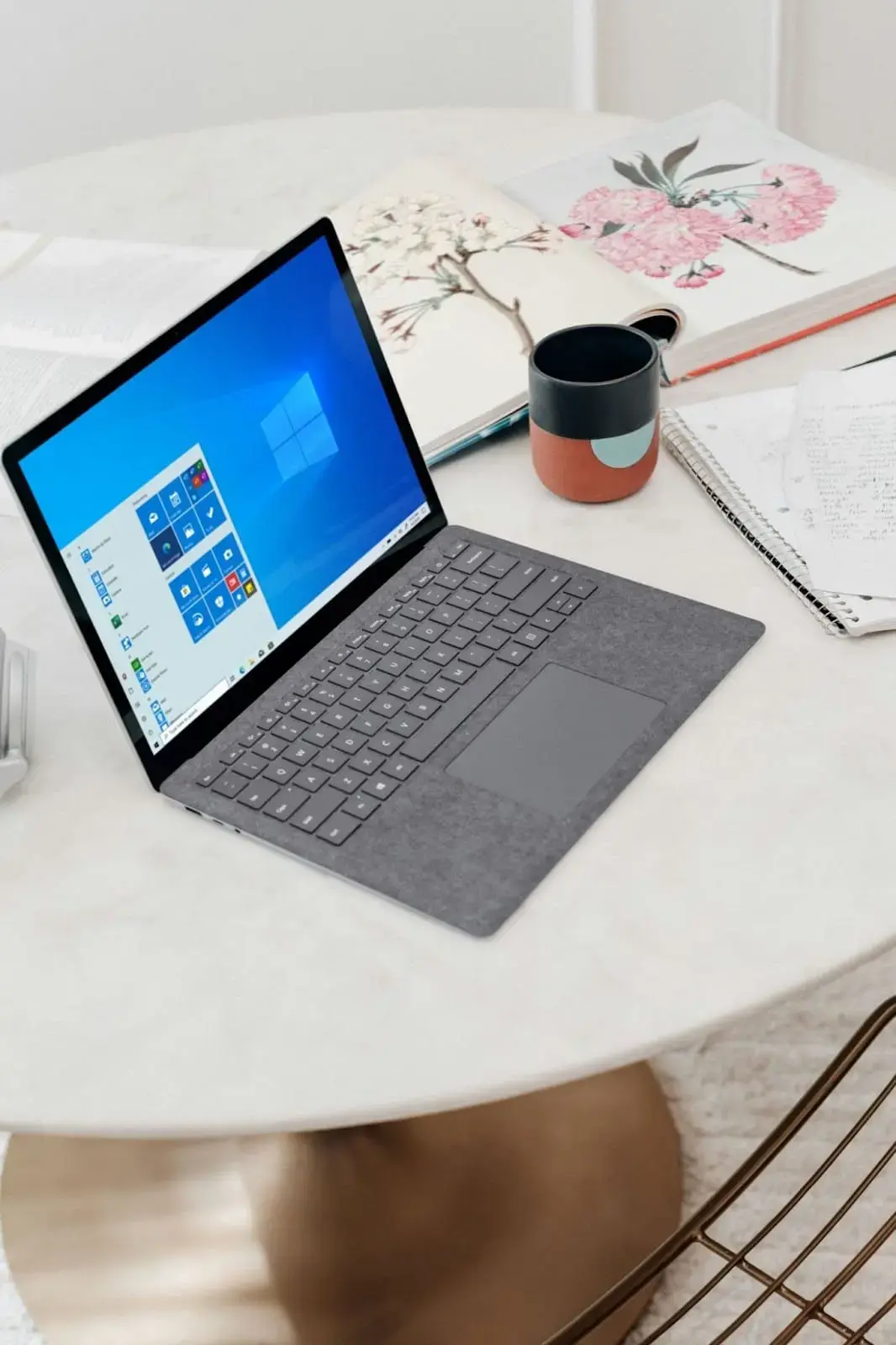 Laptop Microsoft Surface z funkcją Windows Hello